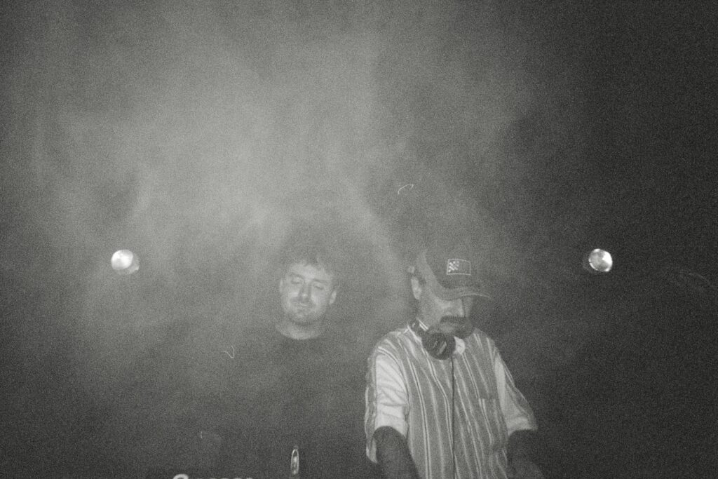 DJ set Leissen en B2B avec BZMC, 2023, © Pernette Houdayer.