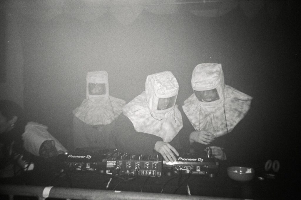 DJ set de Vabaira et ses ami.e.s, 2023, © Pernette Houdayer.